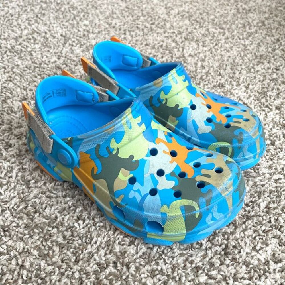 Size 1 / Boys Dinosaur Crocs Sandals